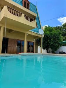 PrimoStay Tropical Pool Villa 3BR Flic en Flac