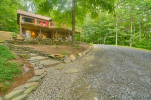Cozy Maine Couples Retreat w Wood Stove