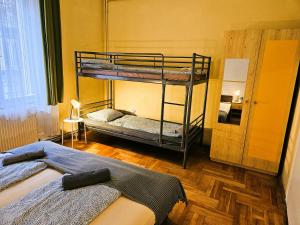 Central Rooms with private bathrooms