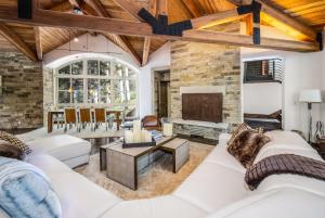 486 Forest Rd, home