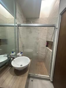 BLOOM apartment private with a pool excellent location