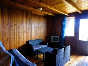 Summer House in azy by Lake Jamno