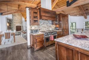 486 Forest Rd, home