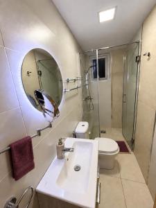 Burgundy Nest One-Bedroom Apartment in Westlands with Pool & Free Parking