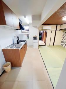 Autumn Leaves Villa Z in Kyoto, featuring two stories and free shuttle service, located just 100 meters from the bus stop