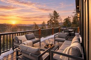 5 min to Sunday River | Luxury | Big View | Spa