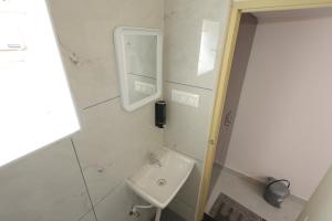 Splendid rooms In Yelahanka near Airport and KIA with Common kitchen 204