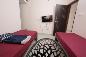 Splendid rooms In Yelahanka near Airport and KIA with Common kitchen 204