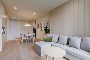 HUGE Luxury Condo Center of BKK! 5 mins BTS Asok