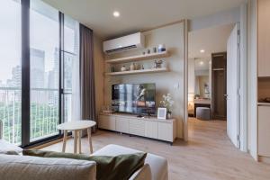 HUGE Luxury Condo Center of BKK! 5 mins BTS Asok