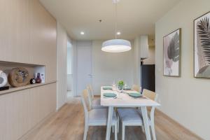 HUGE Luxury Condo Center of BKK! 5 mins BTS Asok