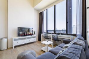 Luxury Loft- Spacious Condo- FAST Wi-Fi 5 min BTS!