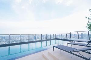Rama9 Duplex Near Train Market RCA Free Pool Gym