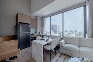 Rama9 Duplex Near Train Market RCA Free Pool Gym