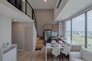 Rama9 Duplex Near Train Market RCA Free Pool Gym