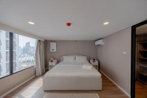 Rama9 Duplex Near Train Market RCA Free Pool Gym