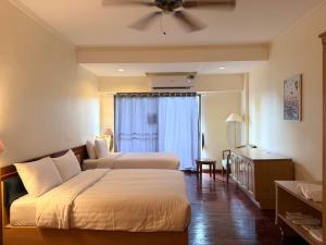 Barcelona Valley Hotel