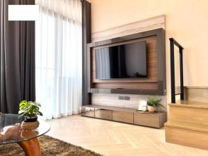 Rama9 Duplex Near Train Market RCA Free Pool Gym