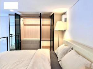Rama9 Duplex Near Train Market RCA Free Pool Gym
