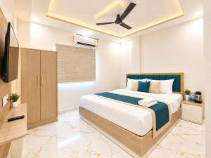 Shree Kashi PV & SV Grand - Premium Spiritual Stay with Lift Near Kashi Vishwanath Dham & Dashshwamedh Ghat