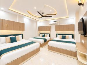 Shree Kashi PV & SV Grand - Premium Spiritual Stay with Lift Near Kashi Vishwanath Dham & Dashshwamedh Ghat