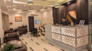 Apple Crest Inn - Delhi Airport, Free Airport Transffer