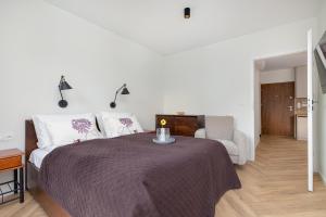 Enklawa - Apartamenty z Balkonem i Parkingiem Blisko Plaży i Jeziora by Noclegi Renters