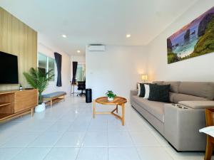 Luxury Pool Villa Near Rawai & Promthep Cape