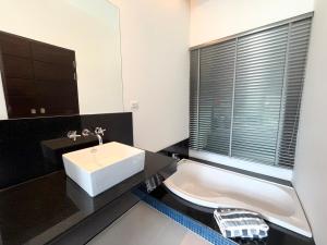 Rawai B2 Oxygen 3 Bedroom pool villa