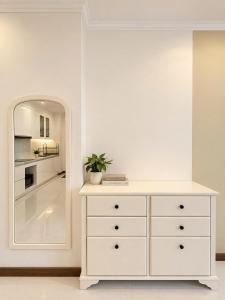 Elegant 1BR at Landmark Central Park
