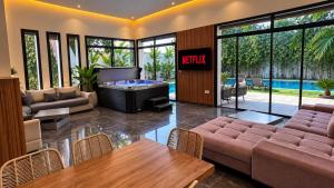 Luxury Villa Fez Airport Heated Pool, Hot Tub & Breakfast