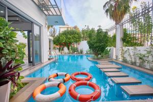 VILLA MINH PHUOC - 6 ROOMS, 7 TOITLETS, NEAR LONG CUNG beach