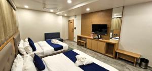 Hotel Earth Orbit