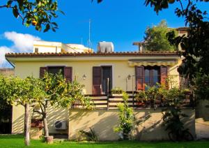 Spacious house in Lido di Noto with terrace and garden