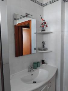 Private room and bathroom close to Piazzale Roma in Venice Mestre