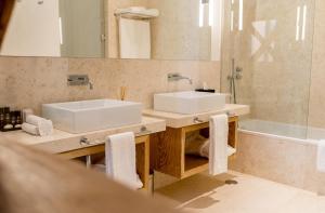 Flora Chiado Apartments