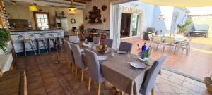 Exceptional villa on Grand Canal - heated pool