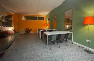 Uwant Hostel up