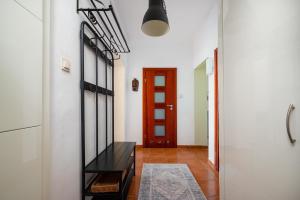 Metro Racławicka Cosy Apartment by BookingHost