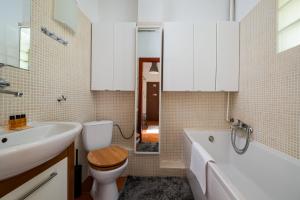 Metro Racławicka Cosy Apartment by BookingHost