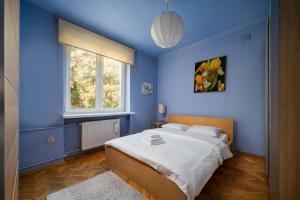 Metro Racławicka Cosy Apartment by BookingHost