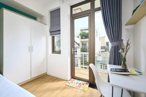Stylish & Bright Studio with Balcony R4.2