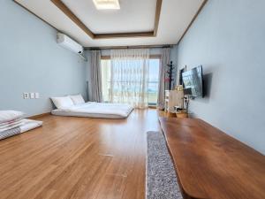 Jeju Bada Wi Olle Pension