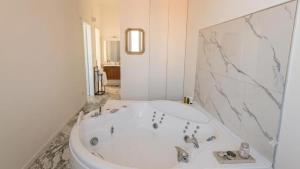Tiffany & Mayfair Lifestyle Suites by Babylon Stay