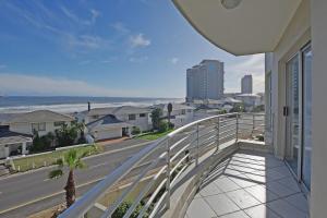 The Bay Oceanfront 2 Bedroom Stay with Pool
