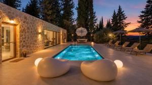 Domenico Morani Luxury Villa Concept with private pool by DadoVillas
