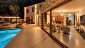 Domenico Morani Luxury Villa Concept with private pool by DadoVillas