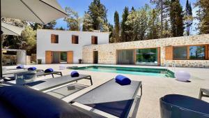 Domenico Morani Luxury Villa Concept with private pool by DadoVillas