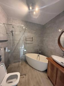 Lumina I Comfy 3-room Apart with Parking & Balcony