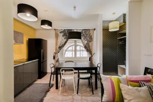 Napoleon Apartments